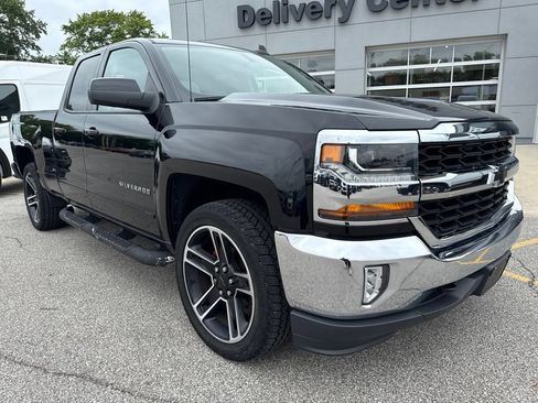 Used 2017 Chevrolet Silverado 1500 LT w/ LPO, Black Pack AWD/4WD image 15
