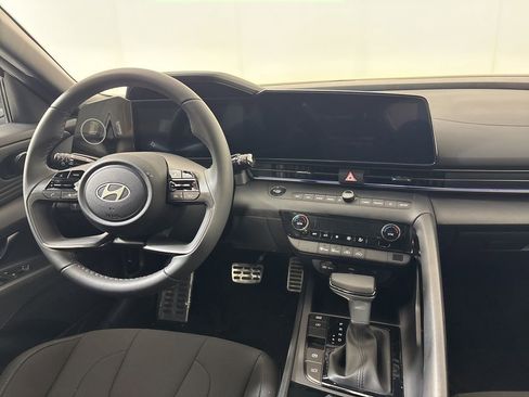 New 2025 Hyundai Elantra SEL FWD image 21