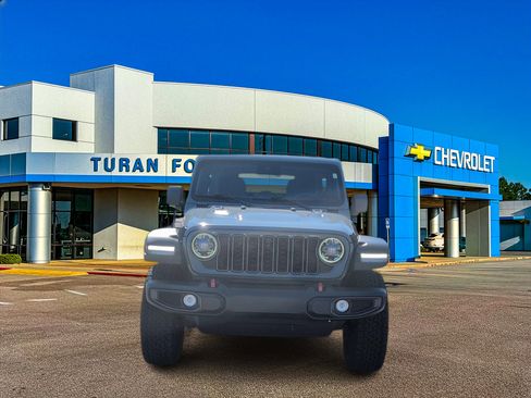 Used 2024 Jeep Wrangler Unlimited Rubicon w/ Technology Group image 9