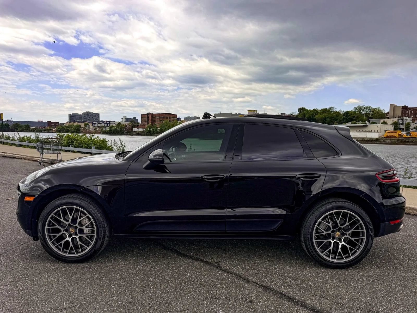 Used 2017 Porsche Macan S AWD/4WD image 4