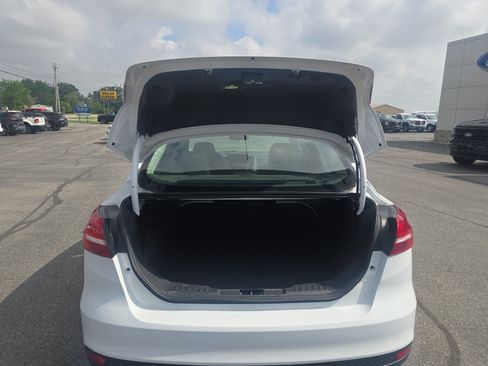 Used 2017 Ford Focus SE w/ Cold Weather Package FWD image 25