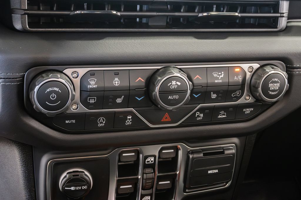 New 2027 Jeep Wrangler Unlimited Sahara AWD/4WD image 19
