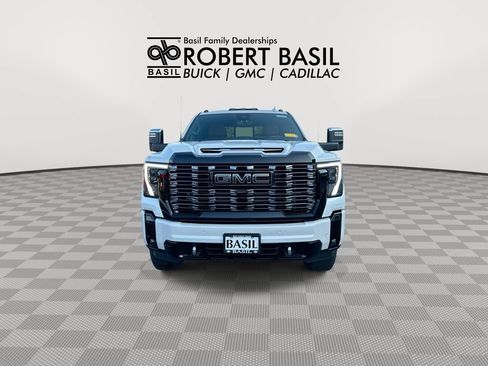 Used 2025 GMC Sierra 3500 Denali Ultimate AWD/4WD image 3