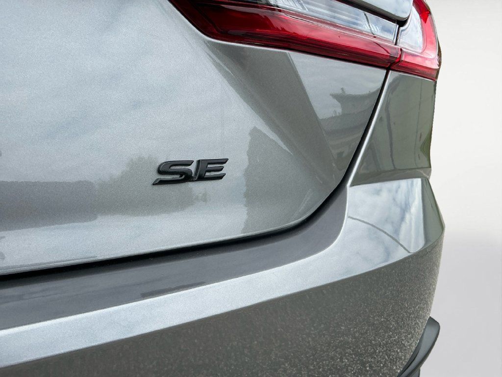 Used 2025 Toyota Camry SE FWD image 23