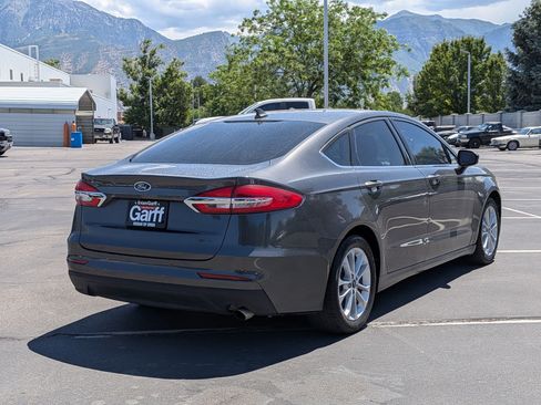Used 2020 Ford Fusion SE FWD image 3