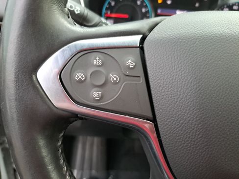Used 2022 Chevrolet Traverse LT FWD image 19