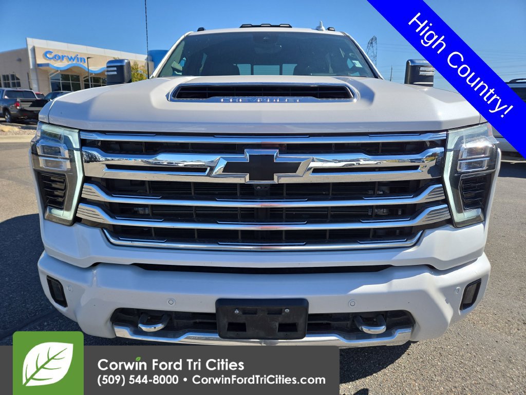 Used 2024 Chevrolet Silverado 3500 High Country w/ High Country Premium Package AWD/4WD image 4