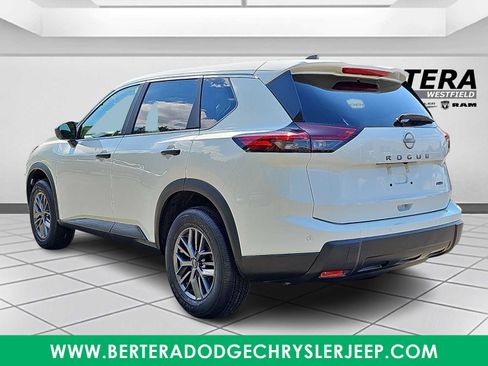 Used 2025 Nissan Rogue S AWD/4WD image 4