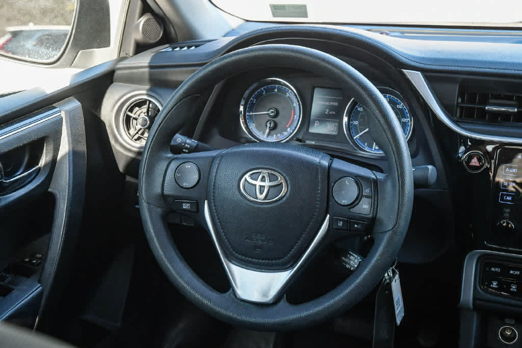 Used 2018 Toyota Corolla LE FWD image 12