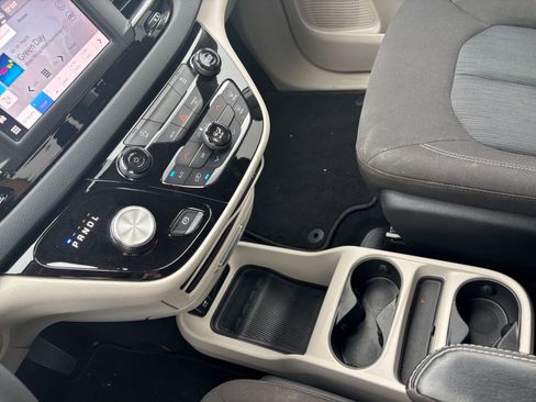 Used 2023 Chrysler Voyager LX image 44