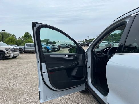 Used 2025 Ford Escape Platinum AWD/4WD image 14