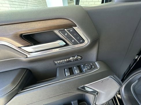 Used 2024 Chevrolet Silverado 1500 High Country w/ High Country Premium Package AWD/4WD image 24
