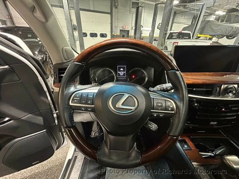 Used 2017 Lexus LX 570 4WD image 12