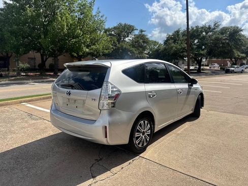 Used 2013 Toyota Prius V Two FWD image 8
