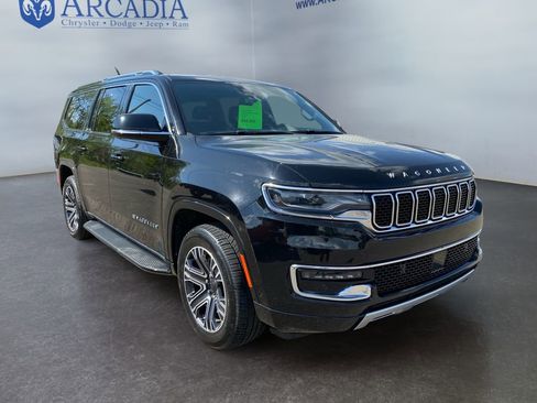 Used 2024 Jeep Wagoneer L Series II w/ Flexible Seating Group AWD/4WD image 7