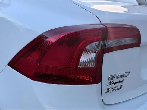 Used 2017 Volvo S60 T5 Inscription image 12
