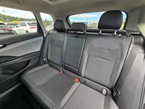 Used 2022 Volkswagen Taos SE FWD image 17