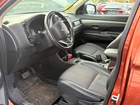 Used 2015 Mitsubishi Outlander SE AWD/4WD image 5