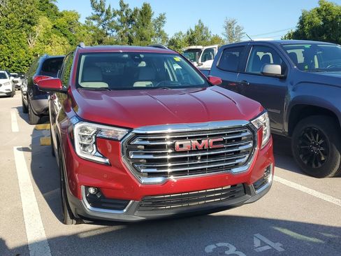 Used 2023 GMC Terrain SLT w/ Tech Package FWD image 2