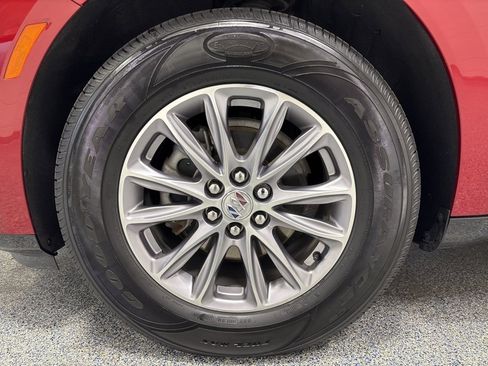 Used 2023 Buick Enclave Essence image 38