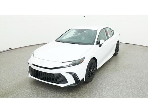 Used 2026 Toyota Camry SE FWD image 16