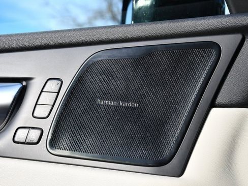 Used 2022 Volvo XC60 B5 Inscription w/ Climate Package image 18