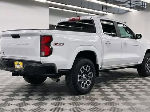 Used 2025 Chevrolet Colorado Z71 AWD/4WD image 13