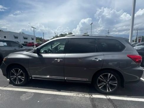 Used 2020 Nissan Pathfinder Platinum FWD image 11