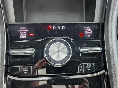 Used 2023 Jeep Grand Cherokee Overland w/ Luxury Tech Group IV image 24