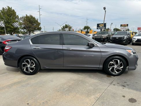 Used 2017 Honda Accord LX image 8