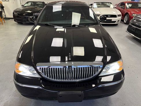 Used 2009 Lincoln Town Car Signature Limited image 6