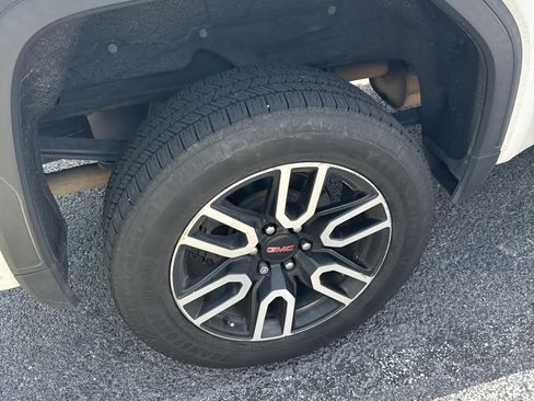 Used 2021 GMC Sierra 1500 AT4 w/ AT4 Value Package AWD/4WD image 5