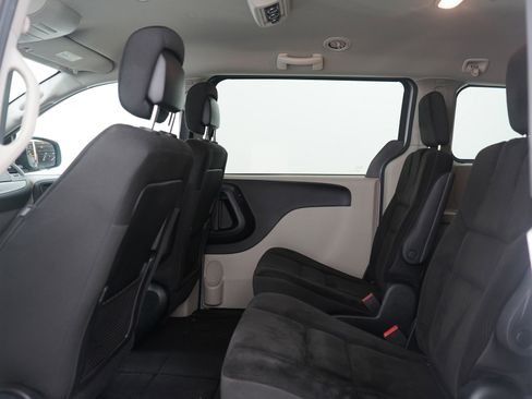 Used 2018 Dodge Grand Caravan SE w/ Rear Park Assist Package image 21