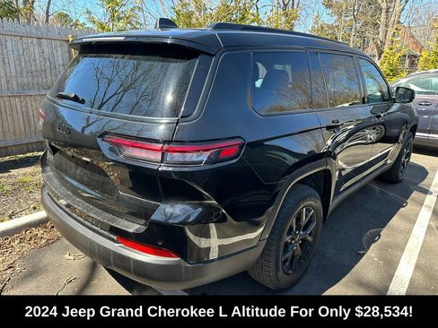 Used 2024 Jeep Grand Cherokee L Laredo image 2
