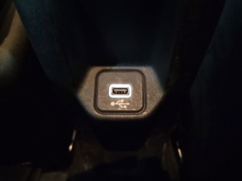 Used 2018 Jeep Renegade Latitude image 12