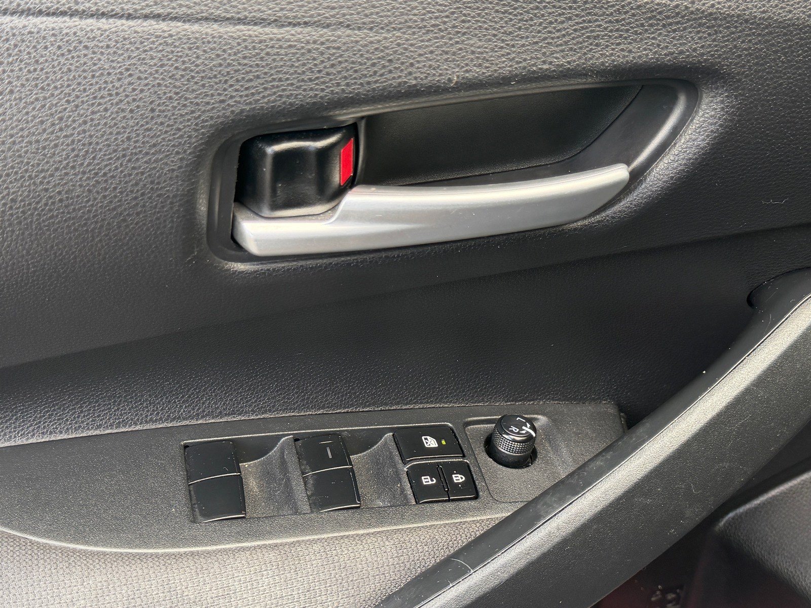 Used 2020 Toyota Corolla LE FWD image 22