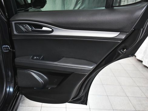 Used 2023 Alfa Romeo Stelvio Veloce image 13