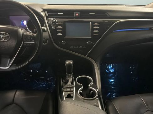 Used 2018 Toyota Camry XSE FWD image 16