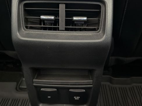 Used 2017 Ford Edge Titanium w/ Technology Package AWD/4WD image 18