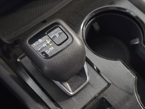 Used 2025 Nissan Rogue SV AWD/4WD image 23