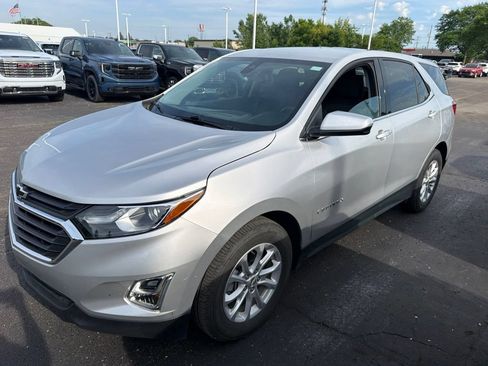 Used 2019 Chevrolet Equinox LT w/ Driver Convenience Package FWD image 5