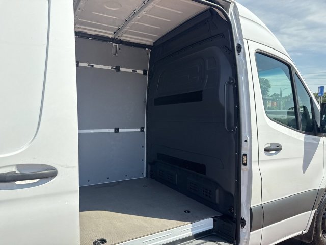 Used 2025 Mercedes-Benz Sprinter 2500 image 27