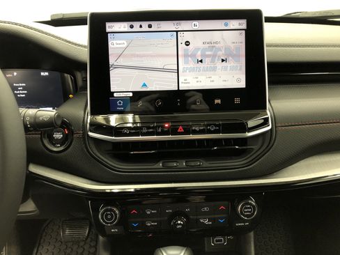 Used 2024 Jeep Compass Trailhawk w/ Trailhawk Elite Group image 22