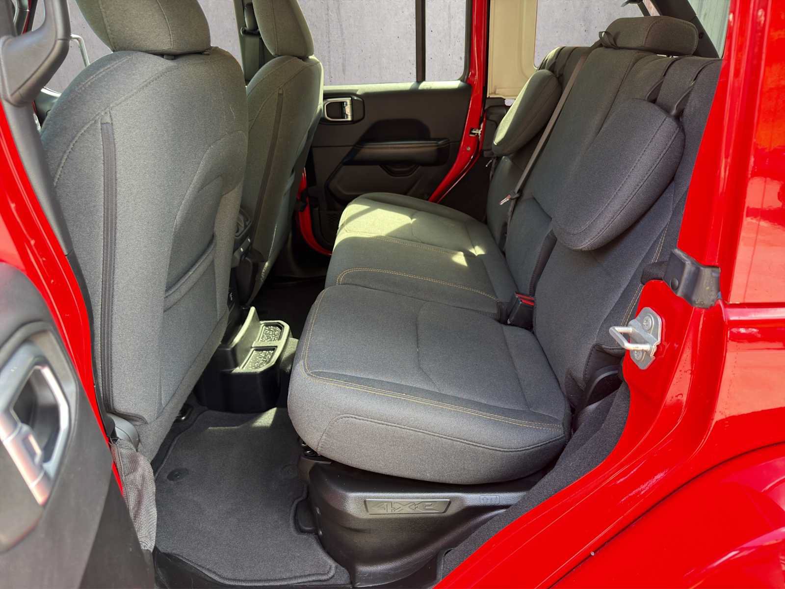 Used 2024 Jeep Wrangler Unlimited Sahara AWD/4WD image 18