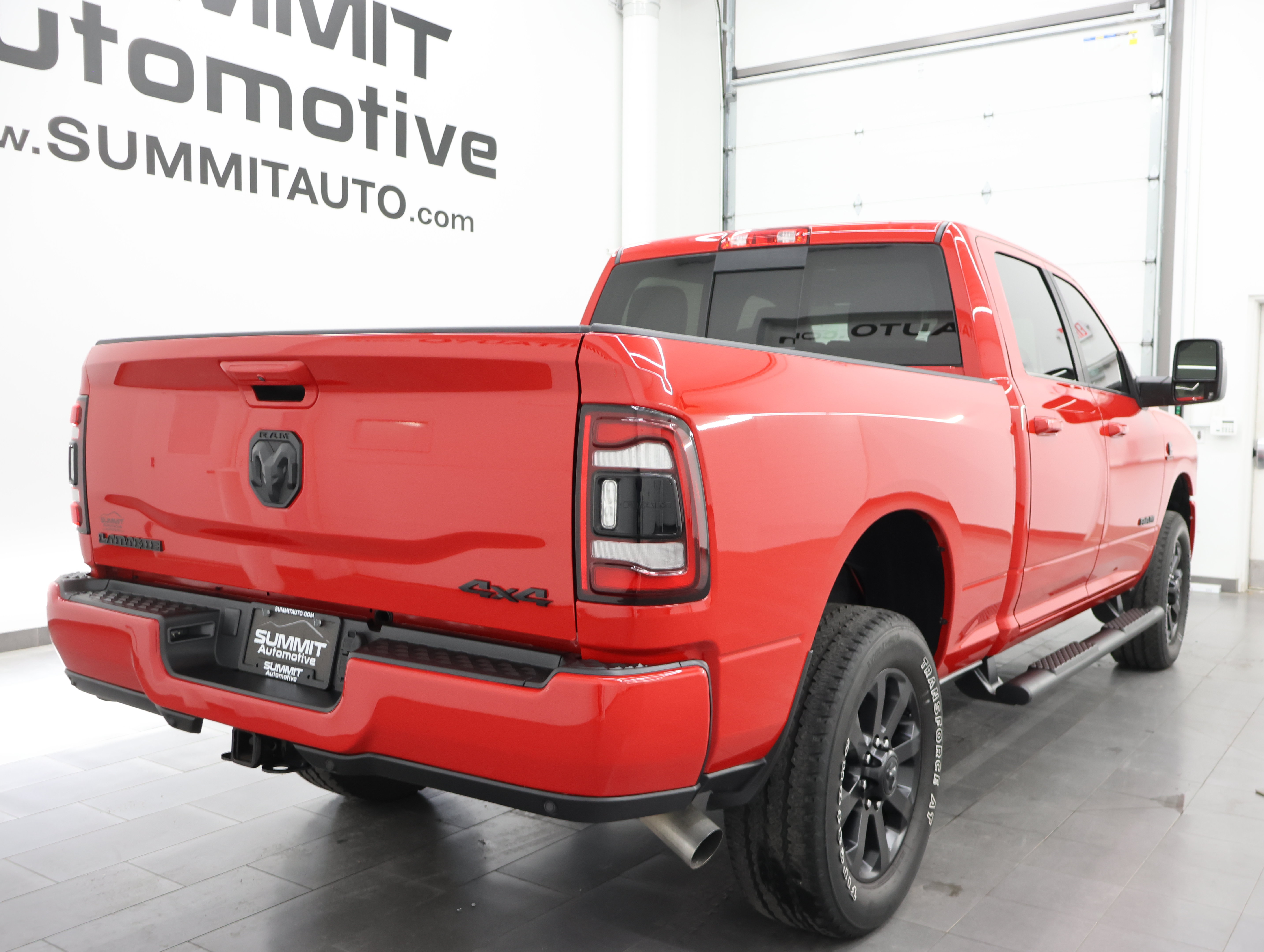 Used 2024 RAM 2500 Laramie w/ Night Edition AWD/4WD image 4