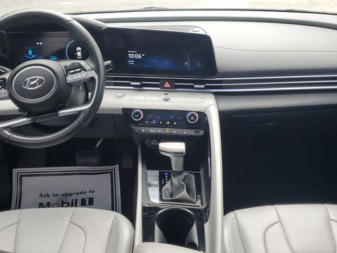 Used 2022 Hyundai Elantra Limited image 14