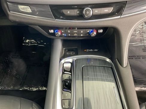 Used 2022 Buick Enclave Premium AWD/4WD image 21