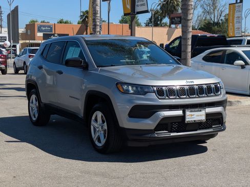 Used 2023 Jeep Compass Sport image 3