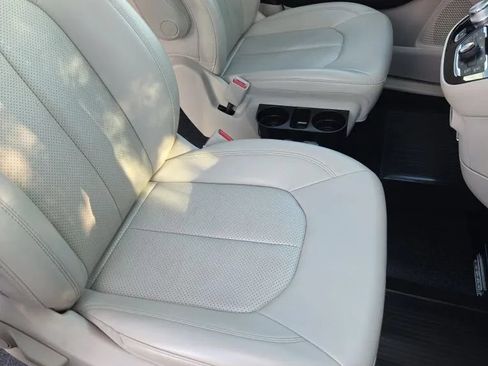Used 2021 Chrysler Voyager Lxi FWD image 31