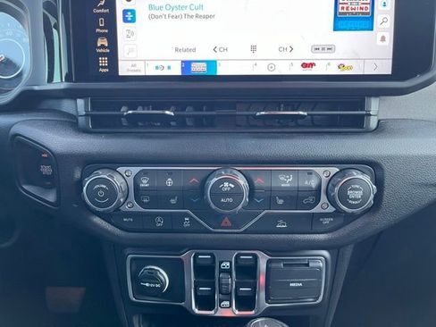 Used 2026 Jeep Wrangler Unlimited Sport AWD/4WD image 22